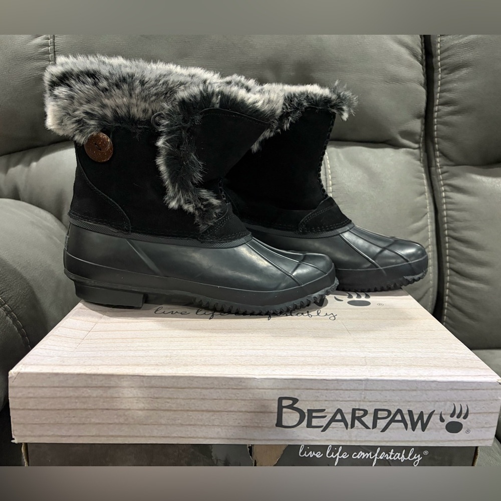BearPaw Women's Black and Gray Winter Boots